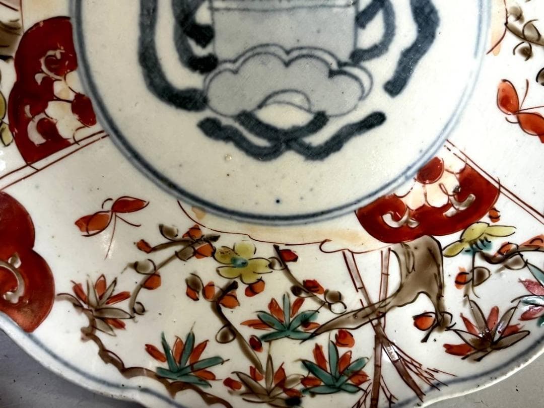 皿■古伊万里赤絵窓絵赤実花蝶唐草文花弁型皿(江戸後期～明治期) 時代物 骨董品■