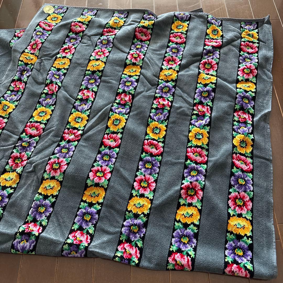 未使用　フェイラー　バスタオル　アネモネ　FEILER 花柄　グレー系