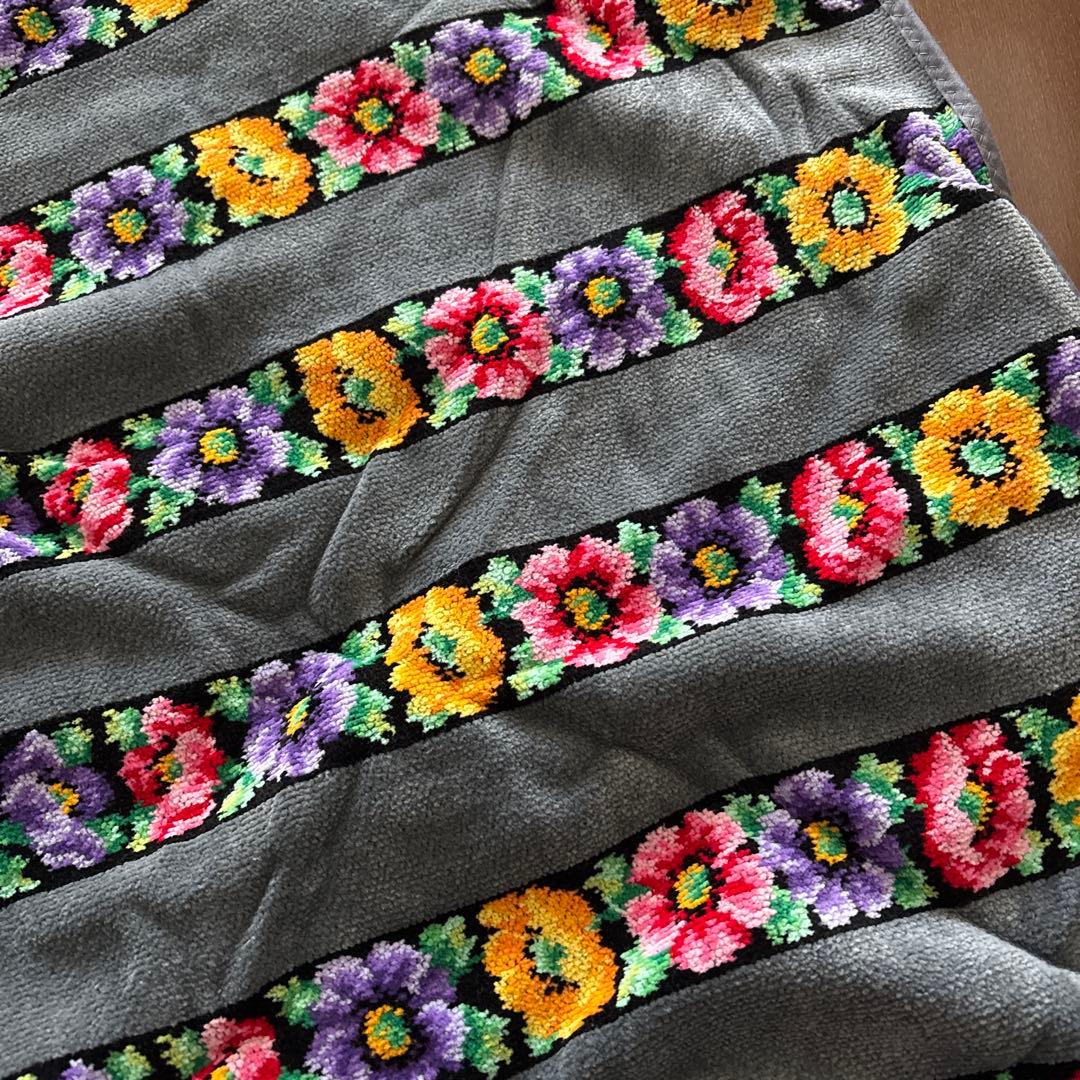 未使用　フェイラー　バスタオル　アネモネ　FEILER 花柄　グレー系