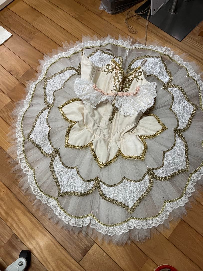 アイボリーのオーダー バレエチュチュ(小学6年から中学生、大人の方へ)