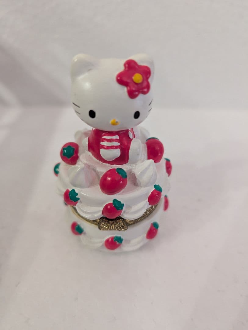 ハローキティ イチゴケーキ型 小物入れ