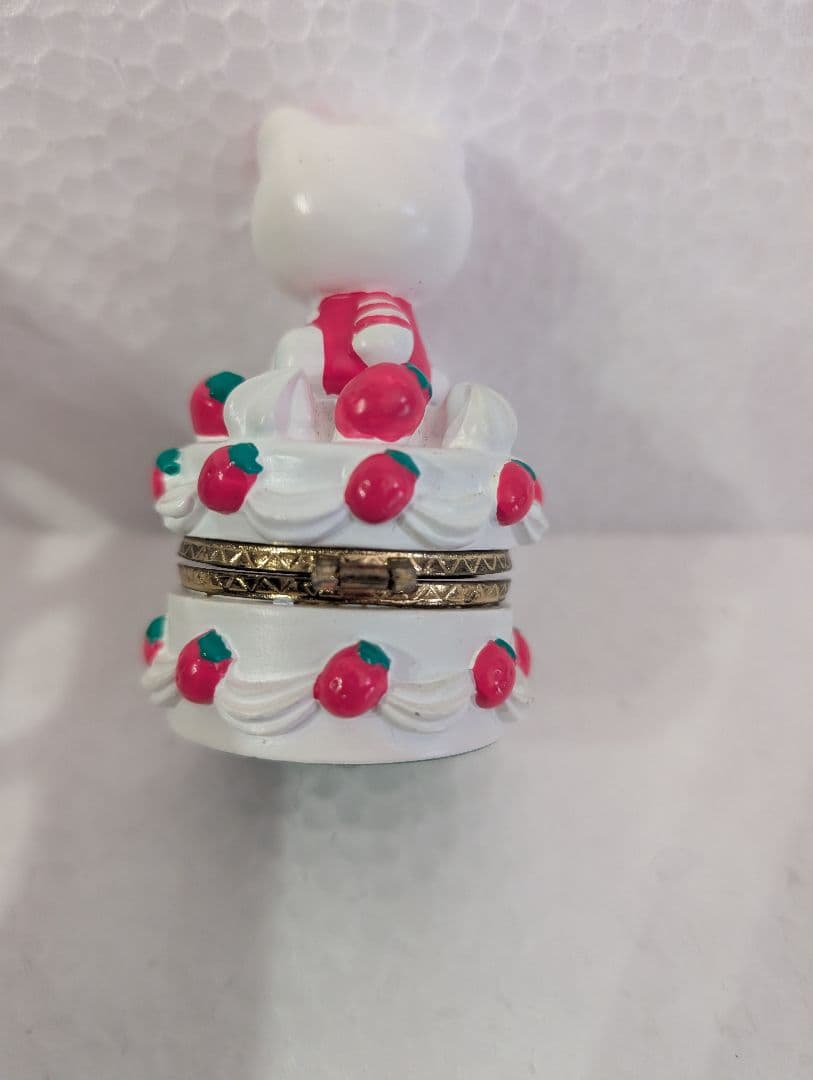 ハローキティ イチゴケーキ型 小物入れ