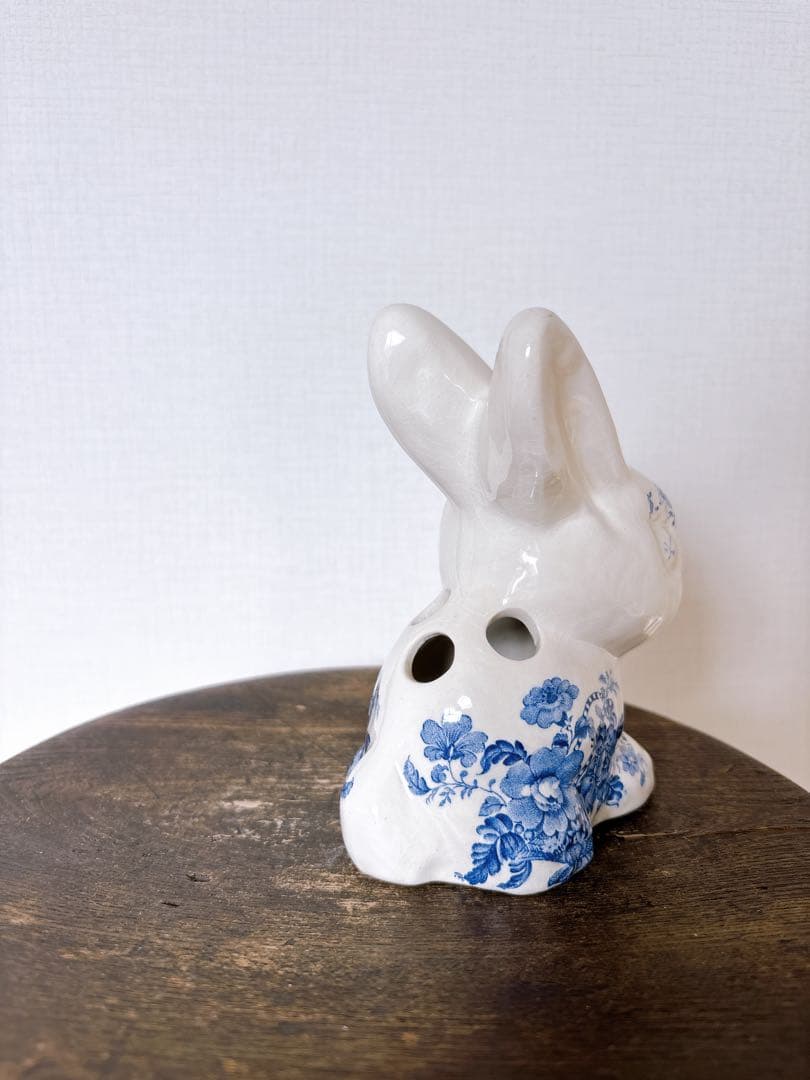 イギリスヴィンテージ　CrownDevon バスケットに花　うさぎ歯ブラシたて