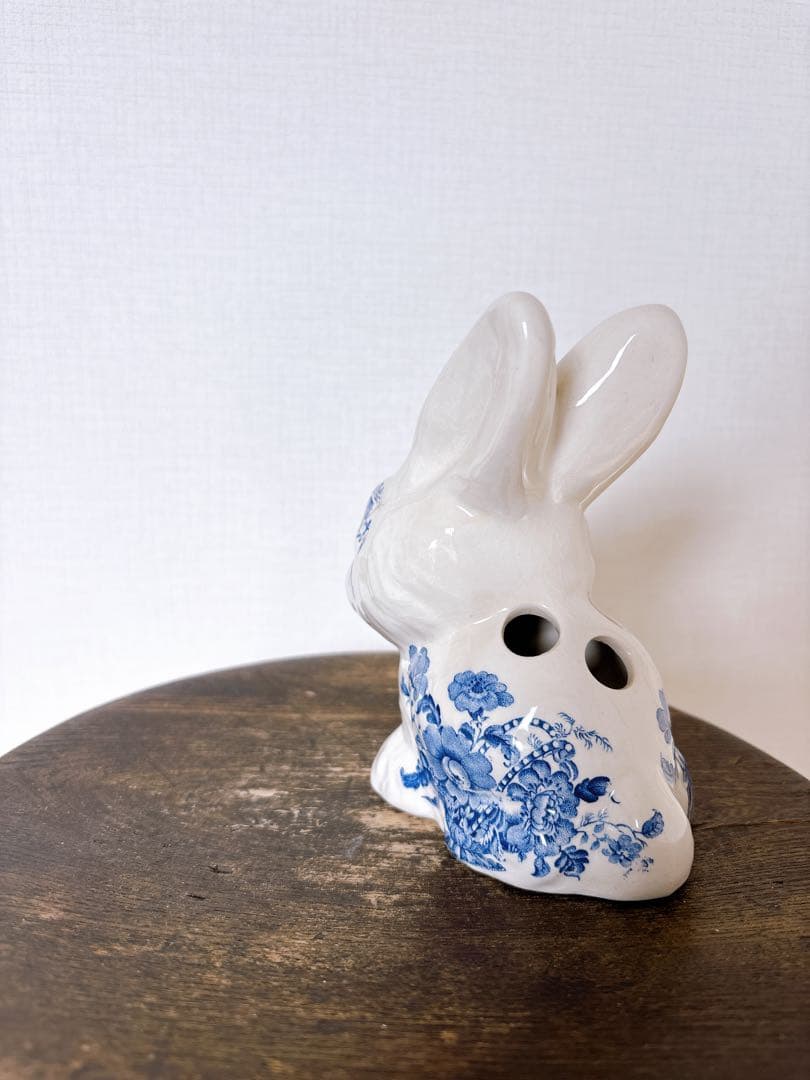 イギリスヴィンテージ　CrownDevon バスケットに花　うさぎ歯ブラシたて