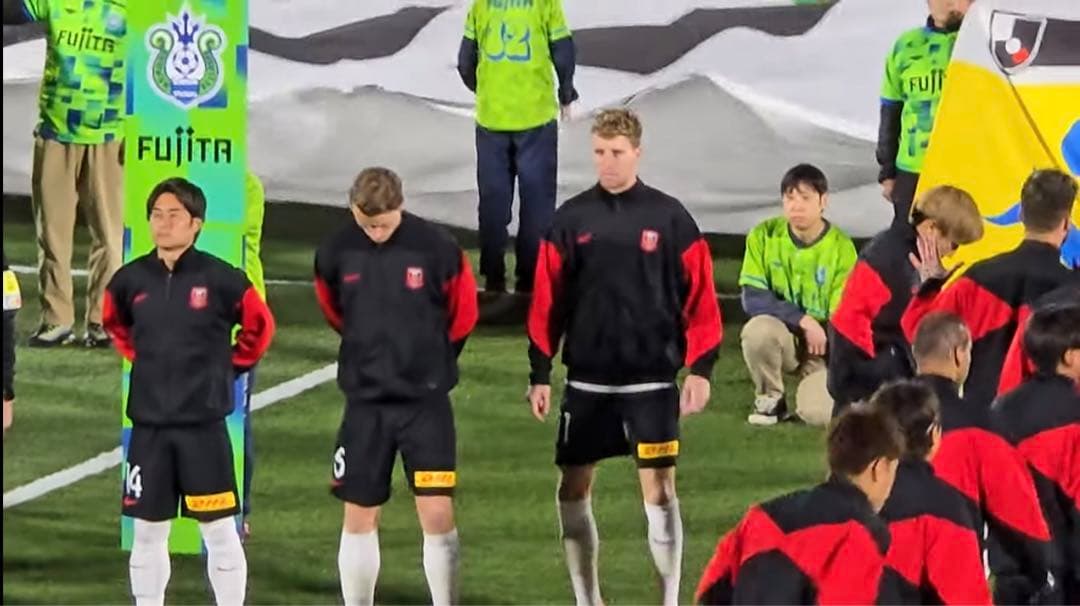 2025 浦和レッズ トラックジャケット　アンセムジャケット　長袖　XLサイズ