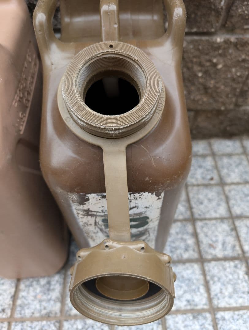 米軍放出品　燃料ポリタンク　ジェリカン　ウォータータンク