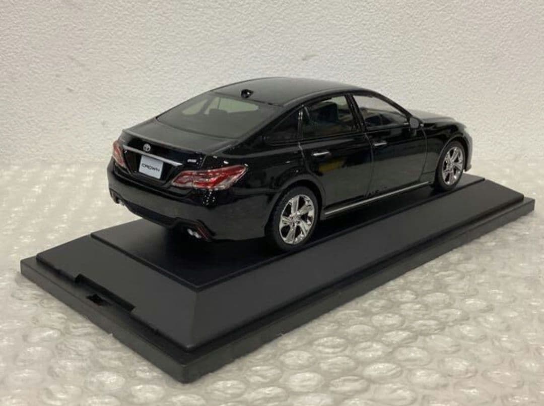 1/30 トヨタ クラウン RS Advance 2.0Lターボ 黒　　8/14