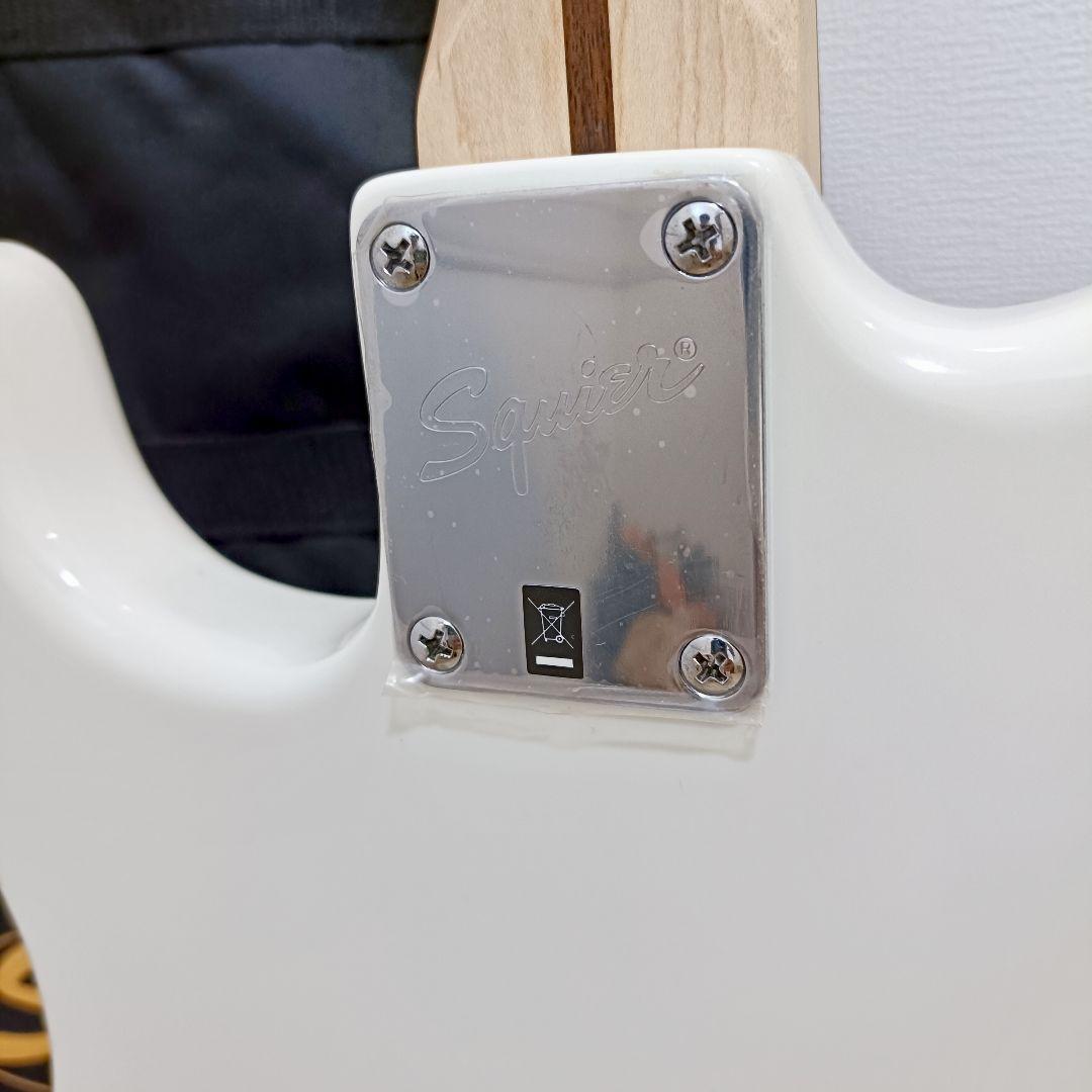 【美品】Squier ストラトキャスター HSS エレキギター本体 ホワイト
