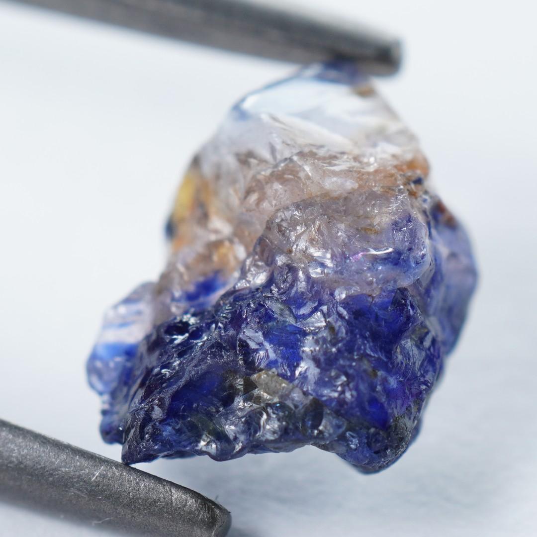 ウインザバイカラーブルーサファイア　原石　タンザニア