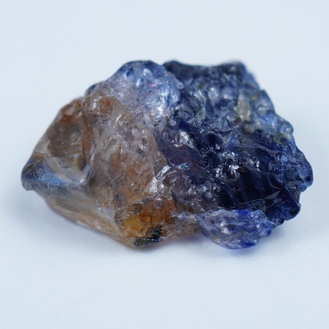 ウインザバイカラーブルーサファイア　原石　タンザニア