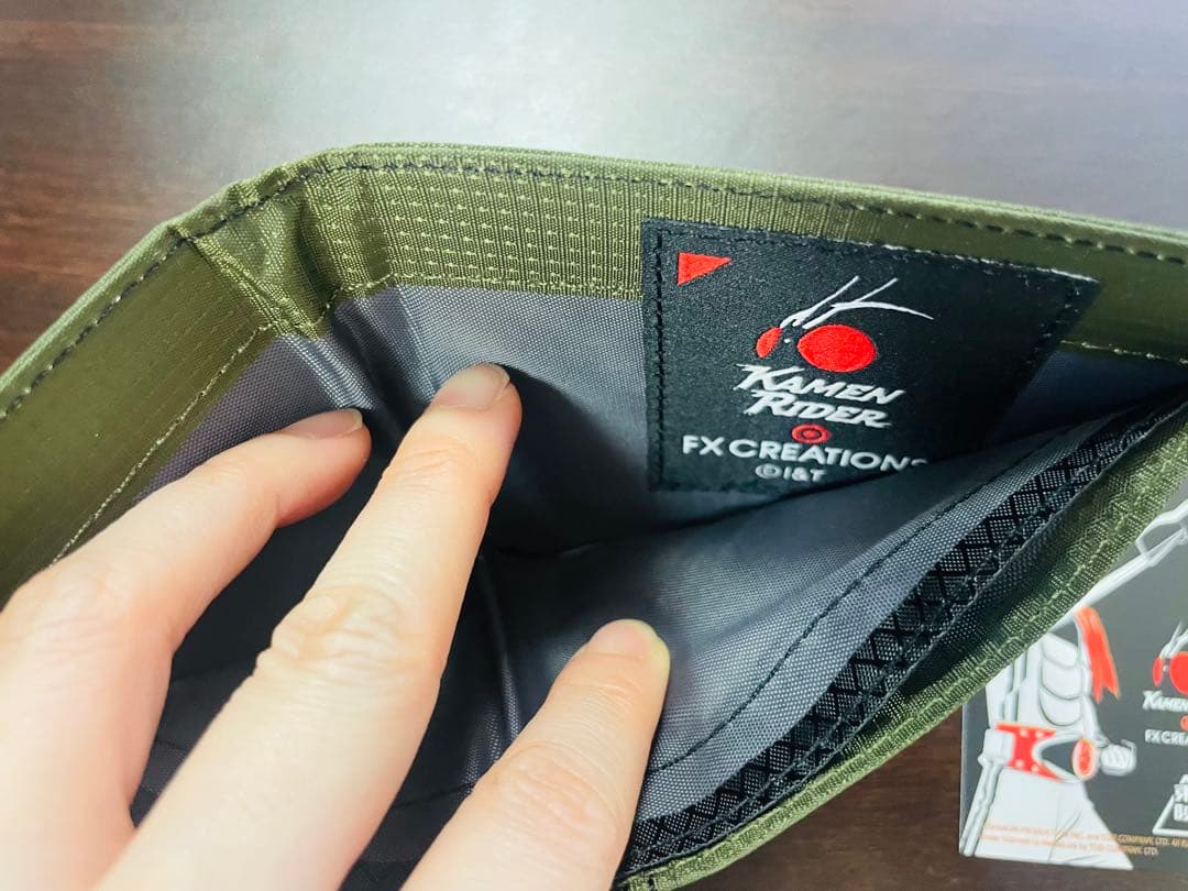仮面ライダー 二折財布