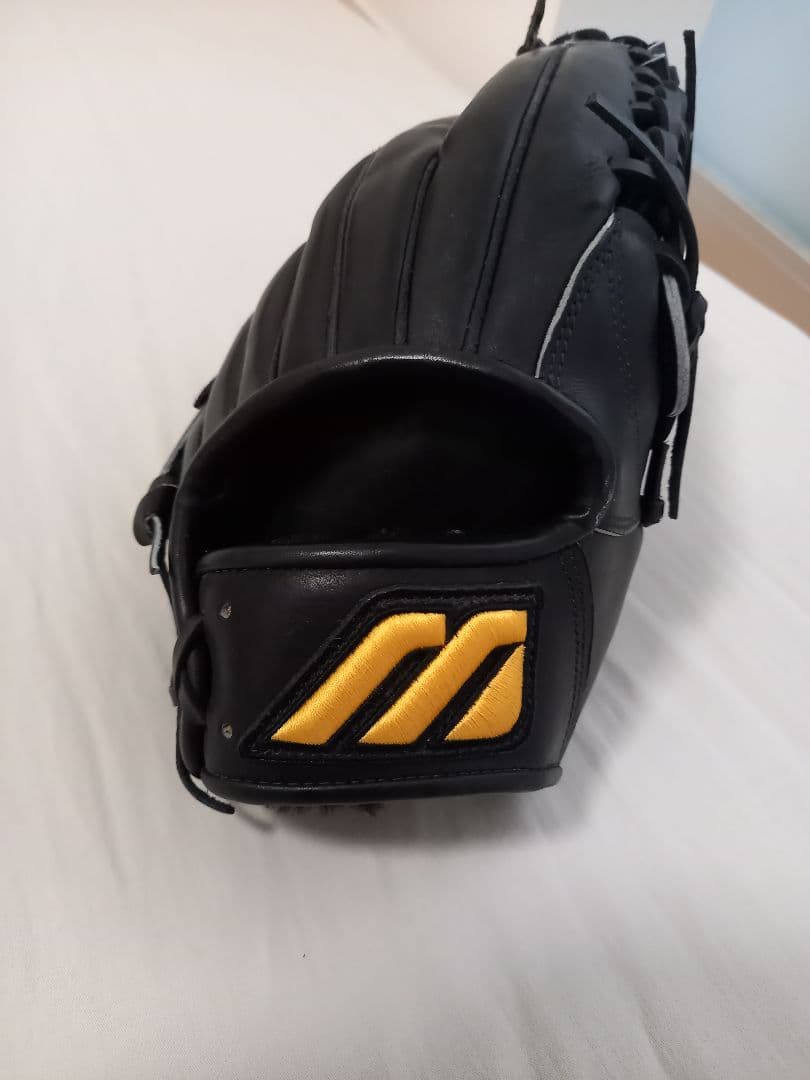 硬式野球グローブ 黒 レザー Mロゴ