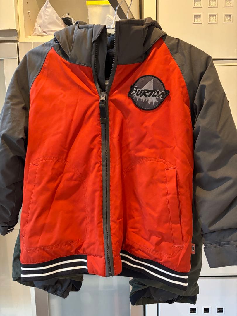 Burton スノーボードウェア上下、5/6サイズ　120〜135 手袋つき