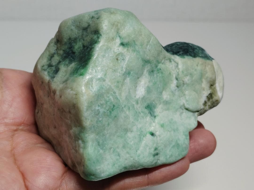 ミント 550g 翡翠 ヒスイ 原石 鑑賞石 自然石 誕生石 鉱物 鉱石 水石