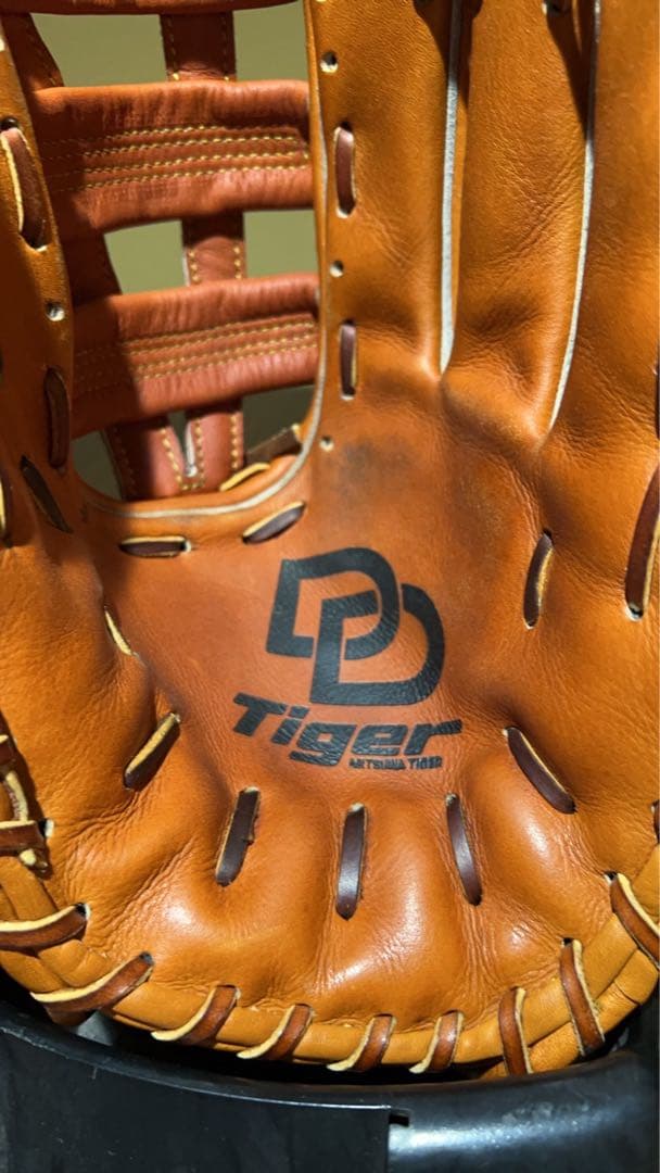 超貴重 4本指 ハタケヤマとミツワタイガーのダブルネーム 貴重な硬式用和牛グラブ