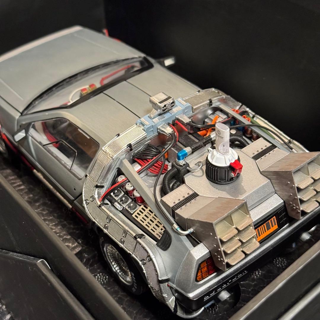 デロリアン 1/18 アルティメットエディション バックトゥザフューチャー