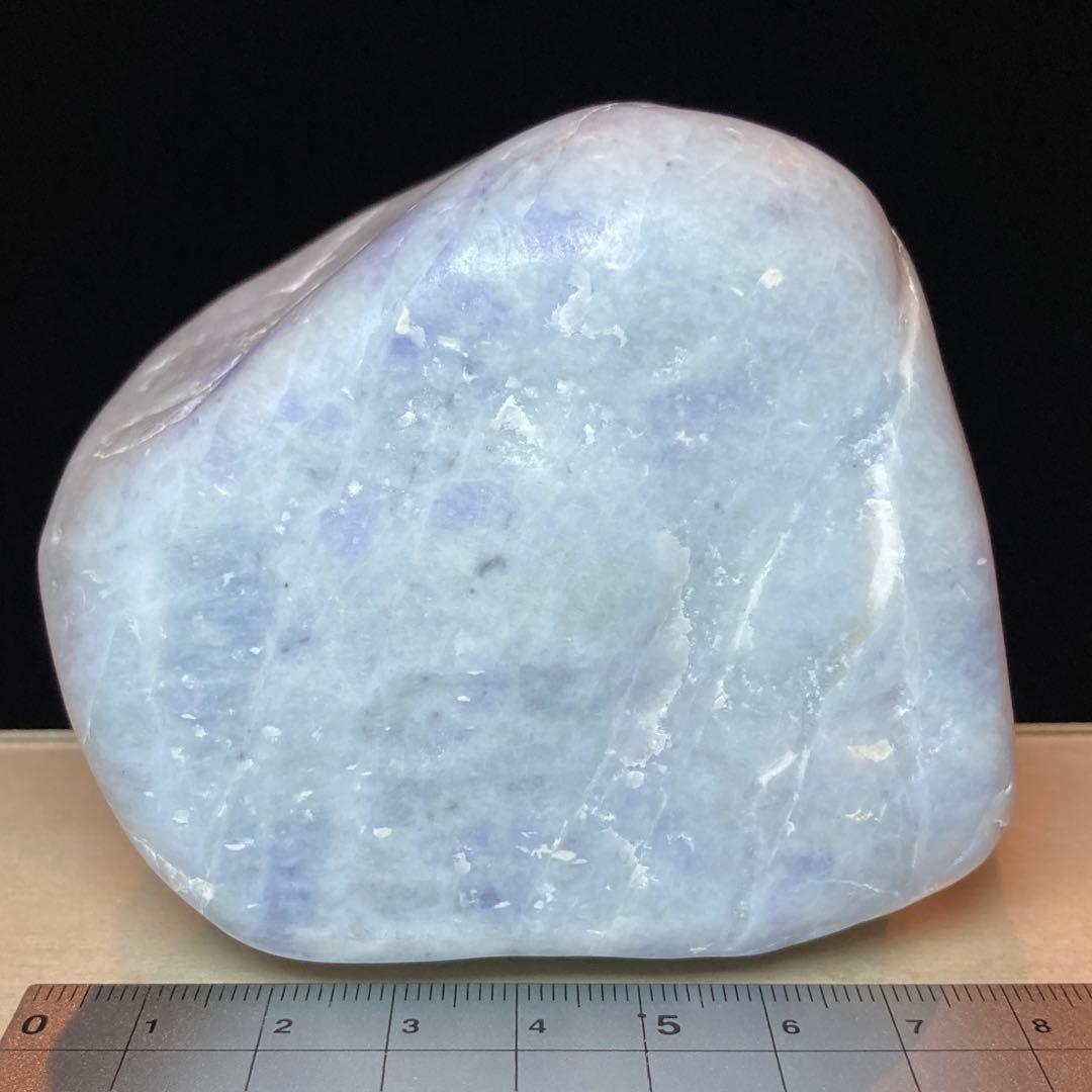 糸魚川翡翠　ラベンダー翡翠　原石　696ｇ