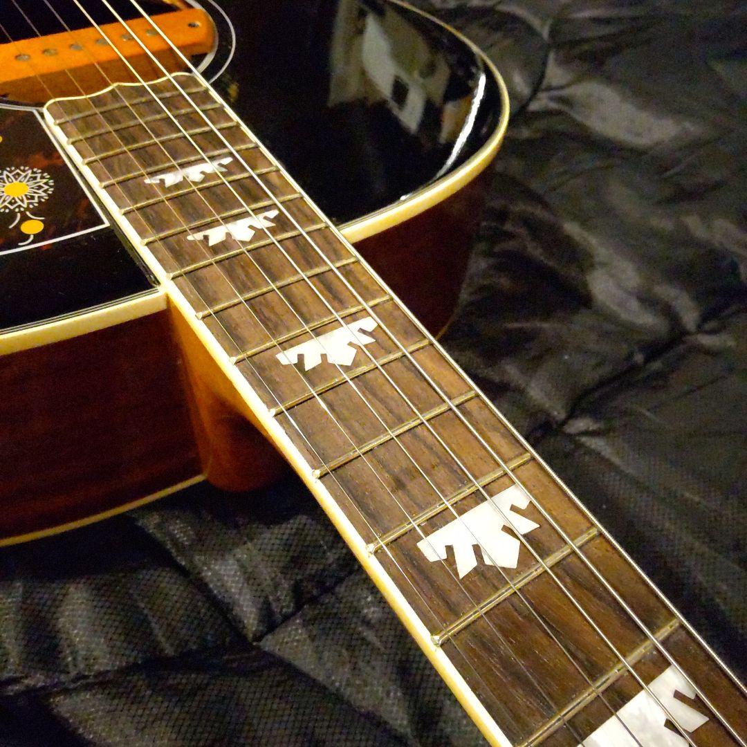 アコースティックギターJ200風カスタムしてます。