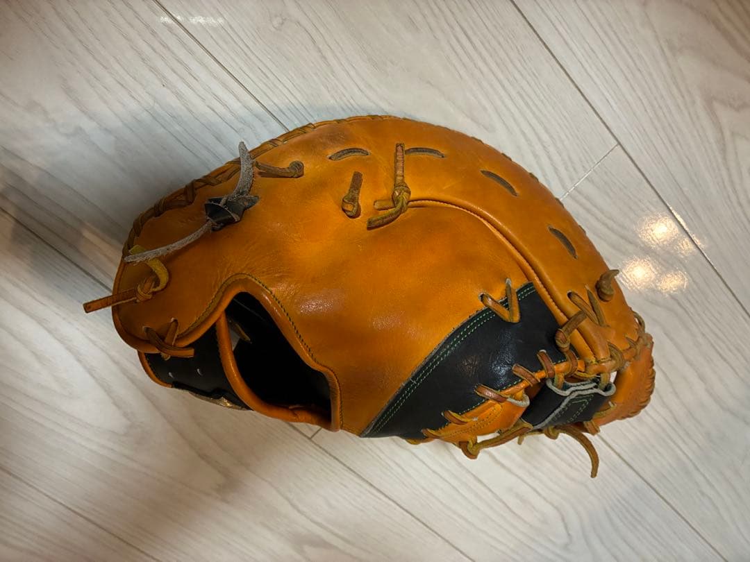 オレンジと黒のファーストミット X9 ザナックス