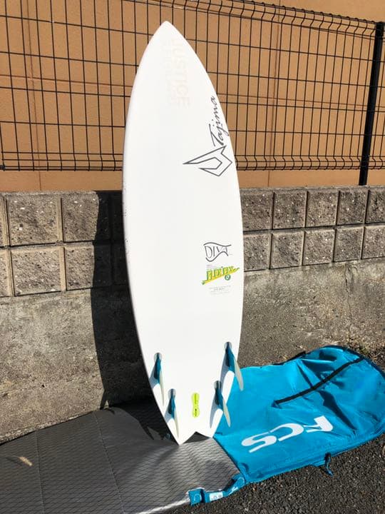 ほぼ新品ジャスティスサーフボードDIVA5プラグ+FCS2フィン+FCSケース