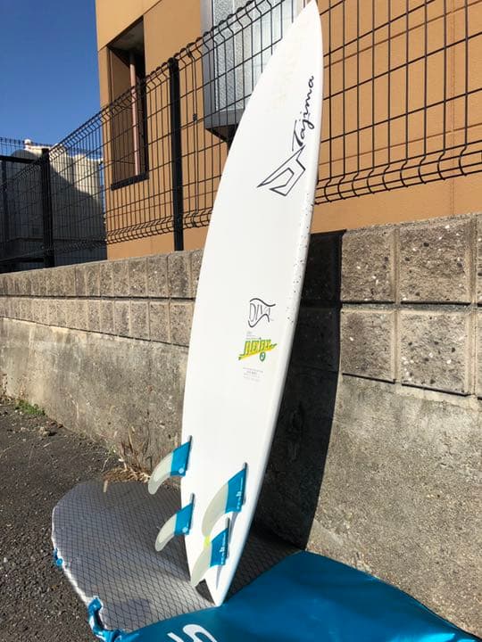 ほぼ新品ジャスティスサーフボードDIVA5プラグ+FCS2フィン+FCSケース