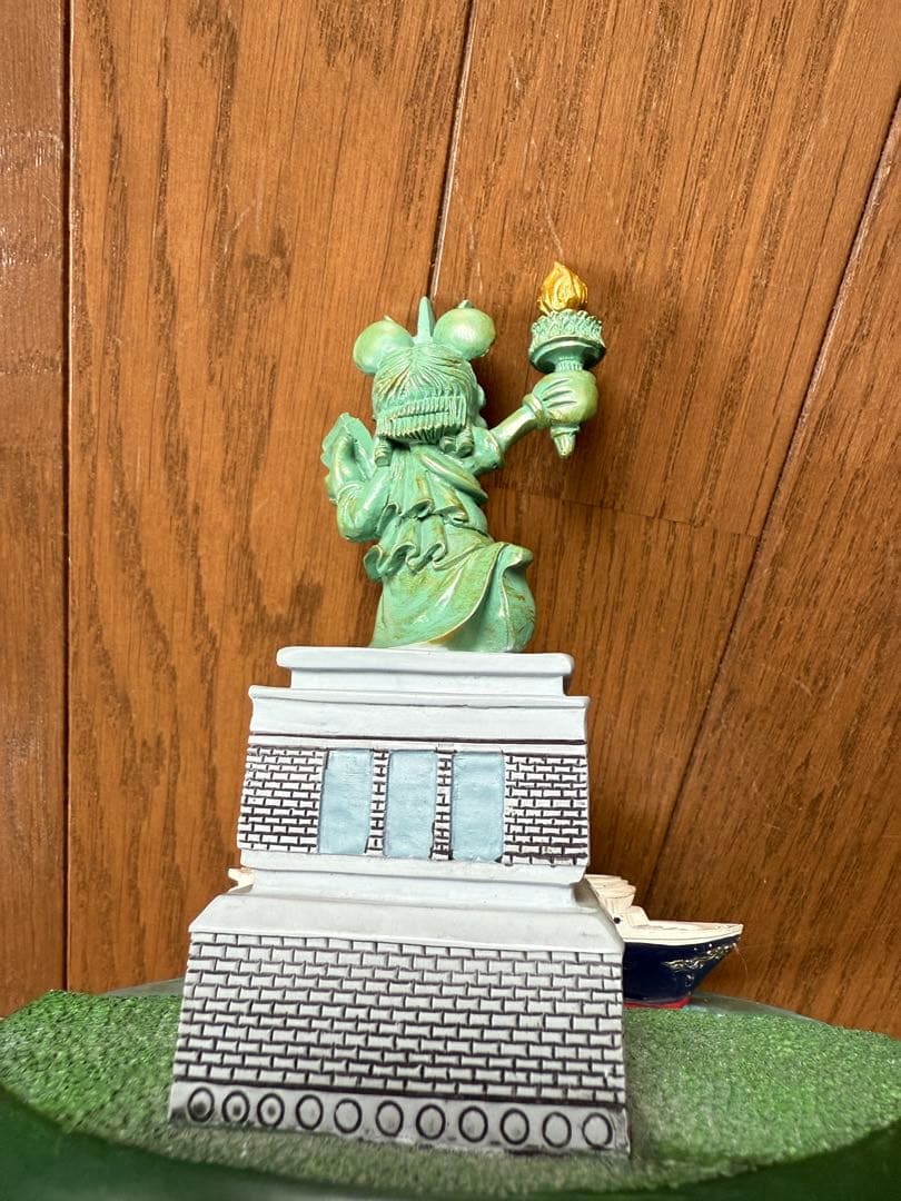 ディズニークルーズ　ニューヨーク　ミニー　置物　自由の女神