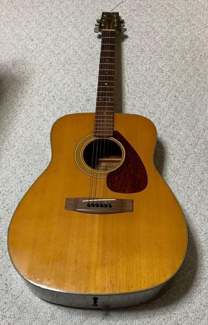 YAMAHA ヤマハ　FG-200 アコースティックギター　ハードケース付き