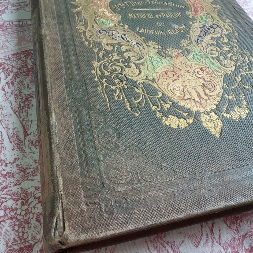 セールフランスアンティーク　ゴールドの装丁が美しい本　1800年代　古書
