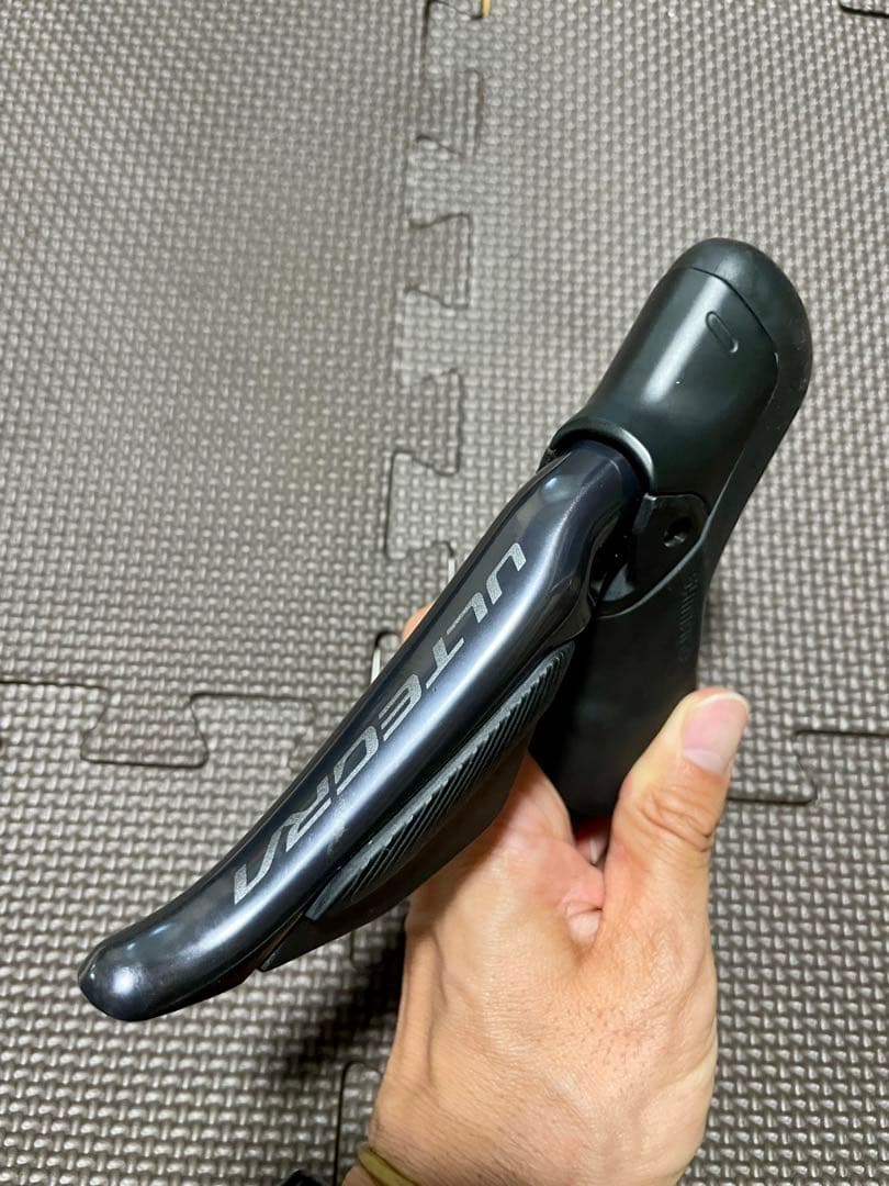 ULTEGRA Di2 ST-R8170 デュアルコントロールレバー　左右