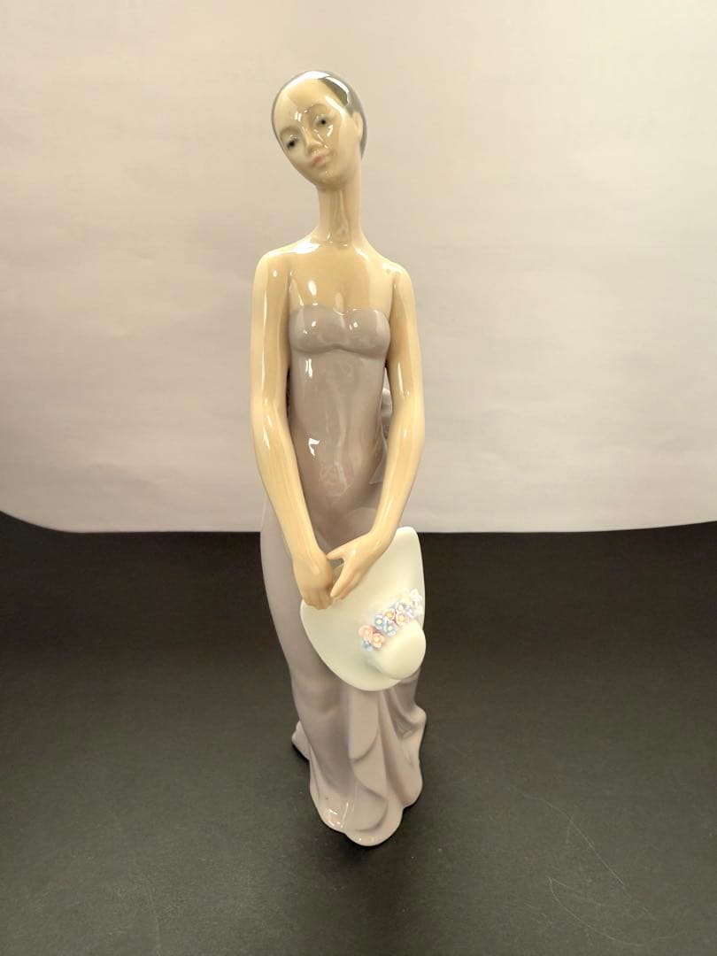 リヤドロ 帽子付花嫁介添人 5598 送料込み