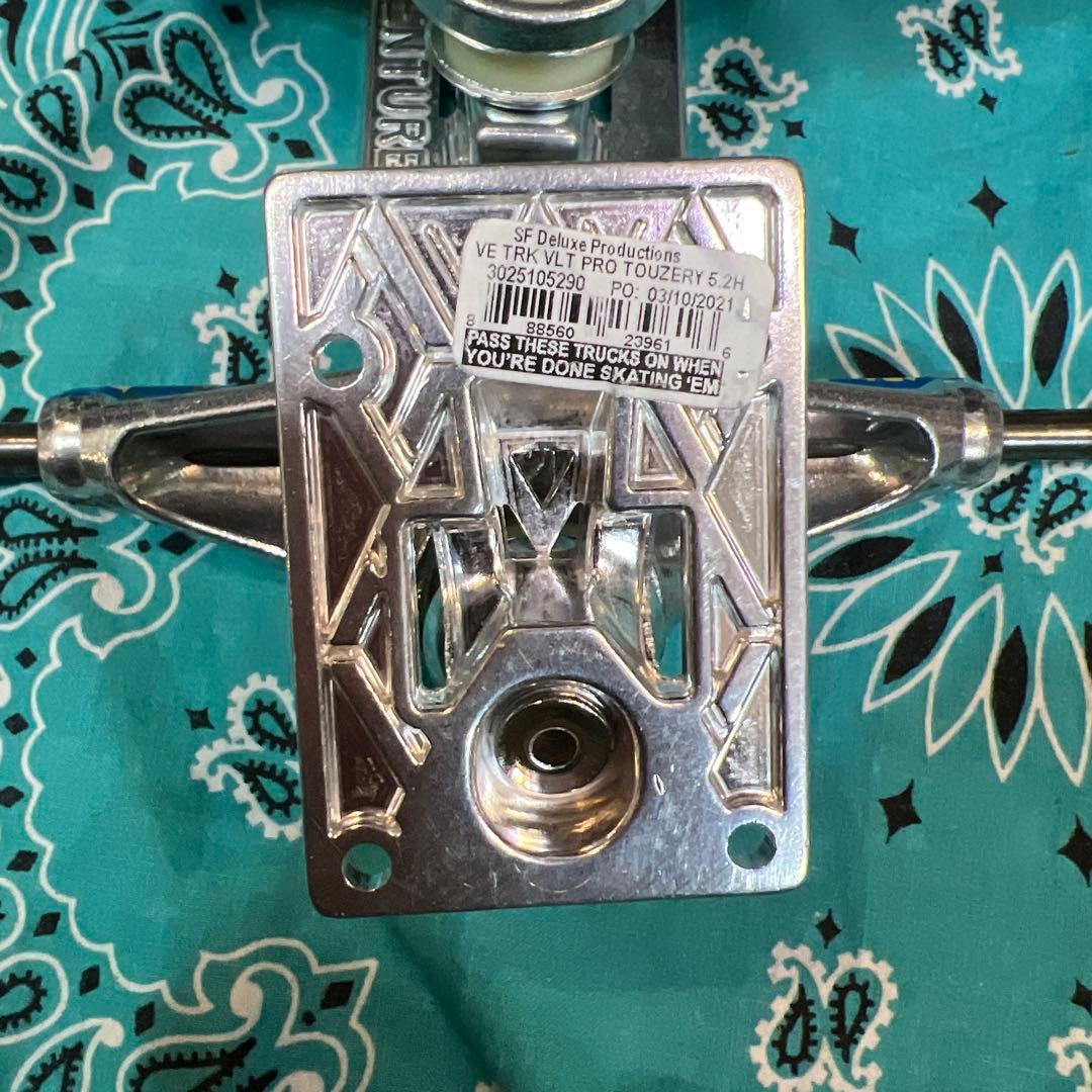 ベンチャー　V-Lights スケートボード トラック5.2HI