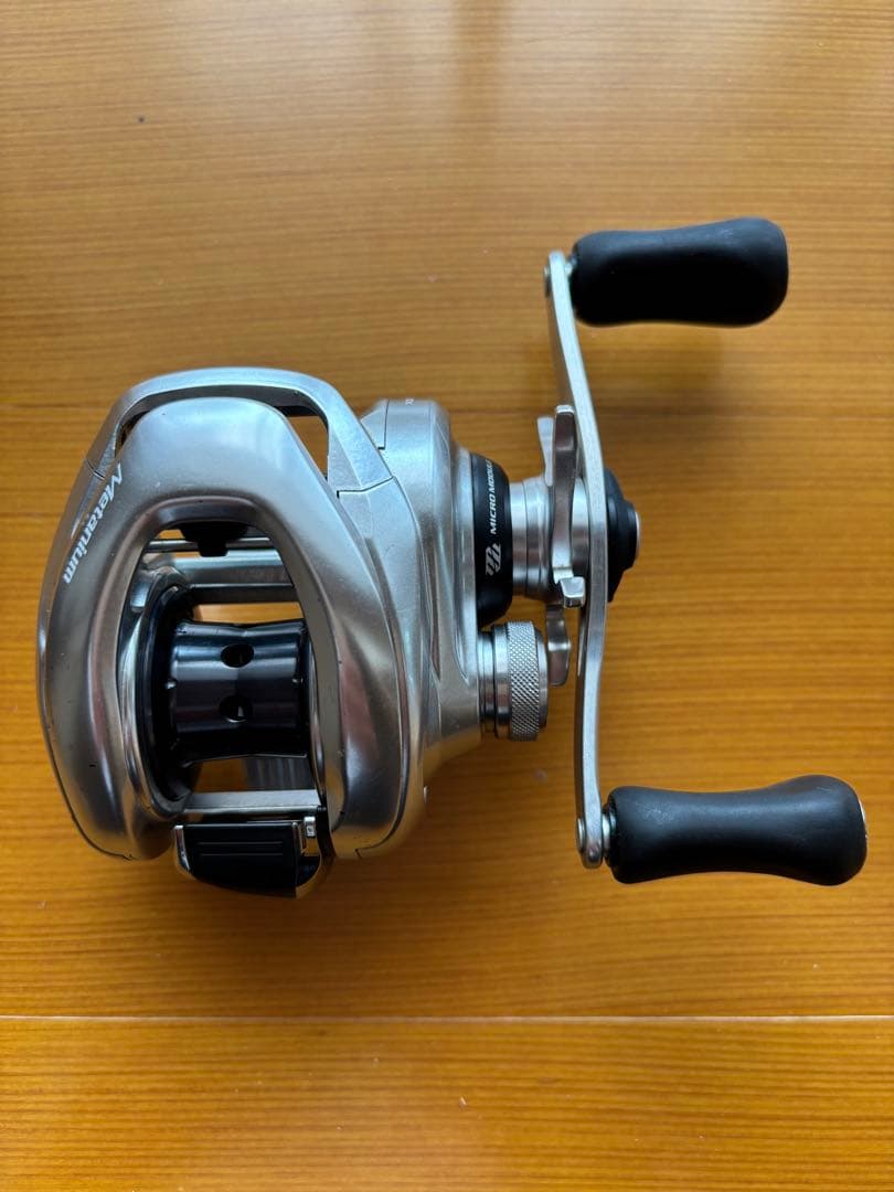 ベイトリール ダブルハンドル シルバー