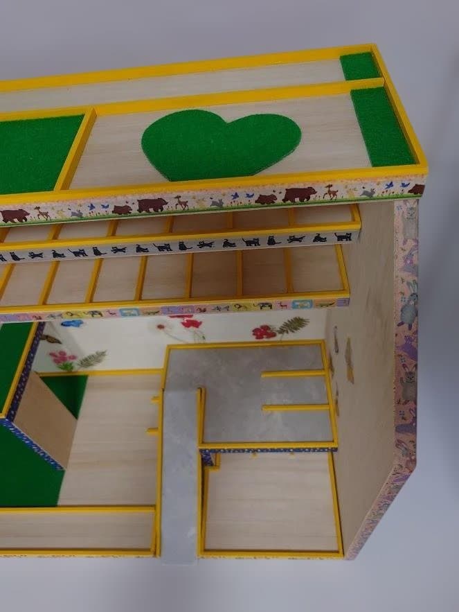 トミカ木製手作り駐車場（ビッグイエロ－）BY04