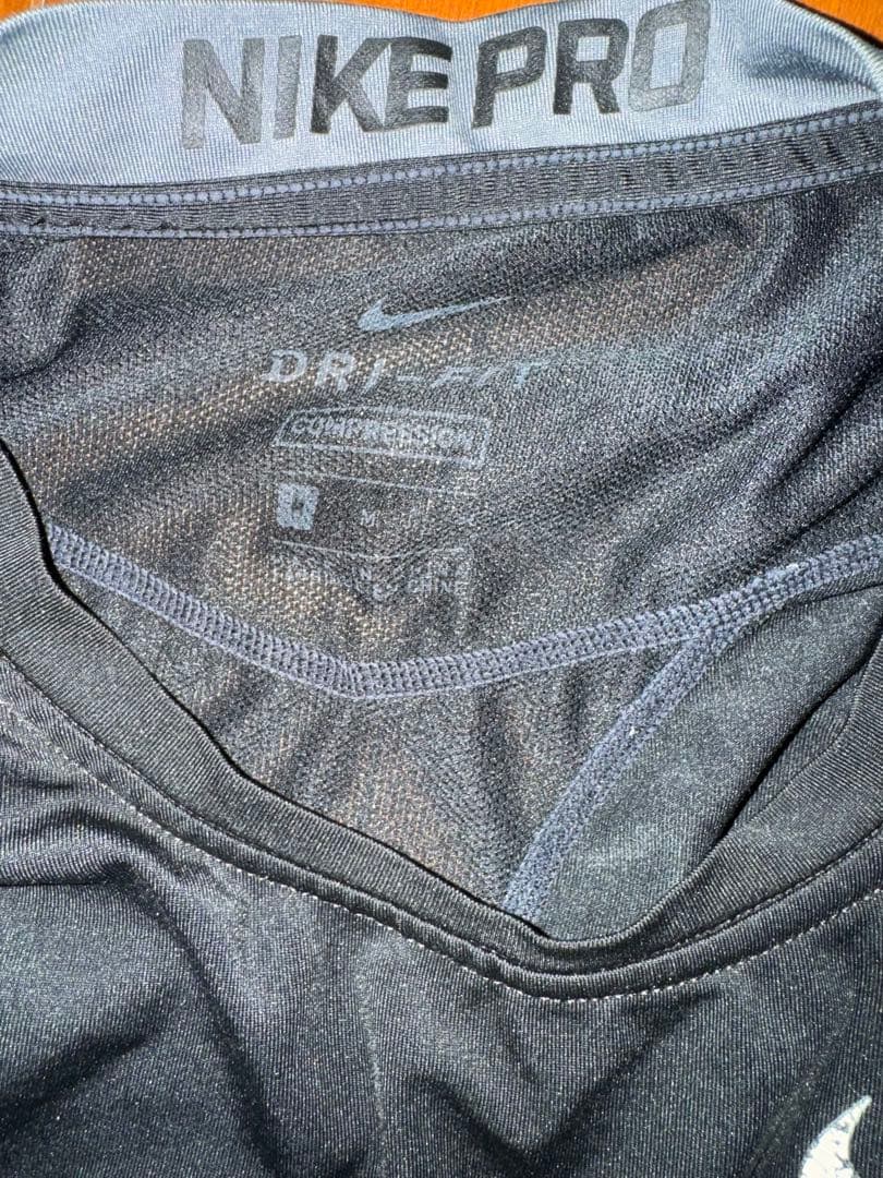 Nike Pro ブラック コンプレッショントップ