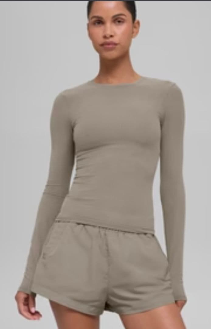 alo　リブ編み長袖トップス（ベージュ）