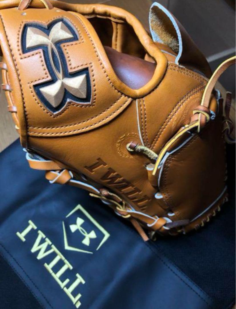 アンダーアーマー　硬式　グローブ　投手用　収納袋付き！