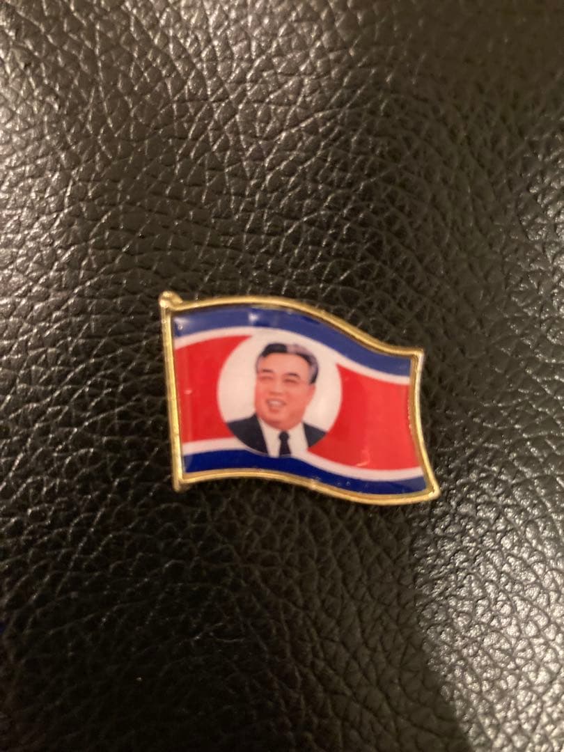 北朝鮮 ピンバッジ 2つセット