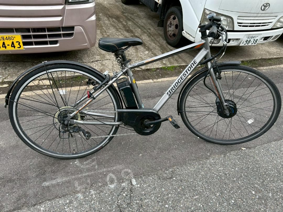 と*ぼ様 即決　楽ちん　ブリジストン 電動アシスト自転車 シルバー　直引き　名古