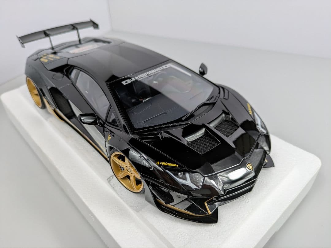 1/18　ミニカー ランボルギーニ　アヴェンタドール リバティウォーク Aa