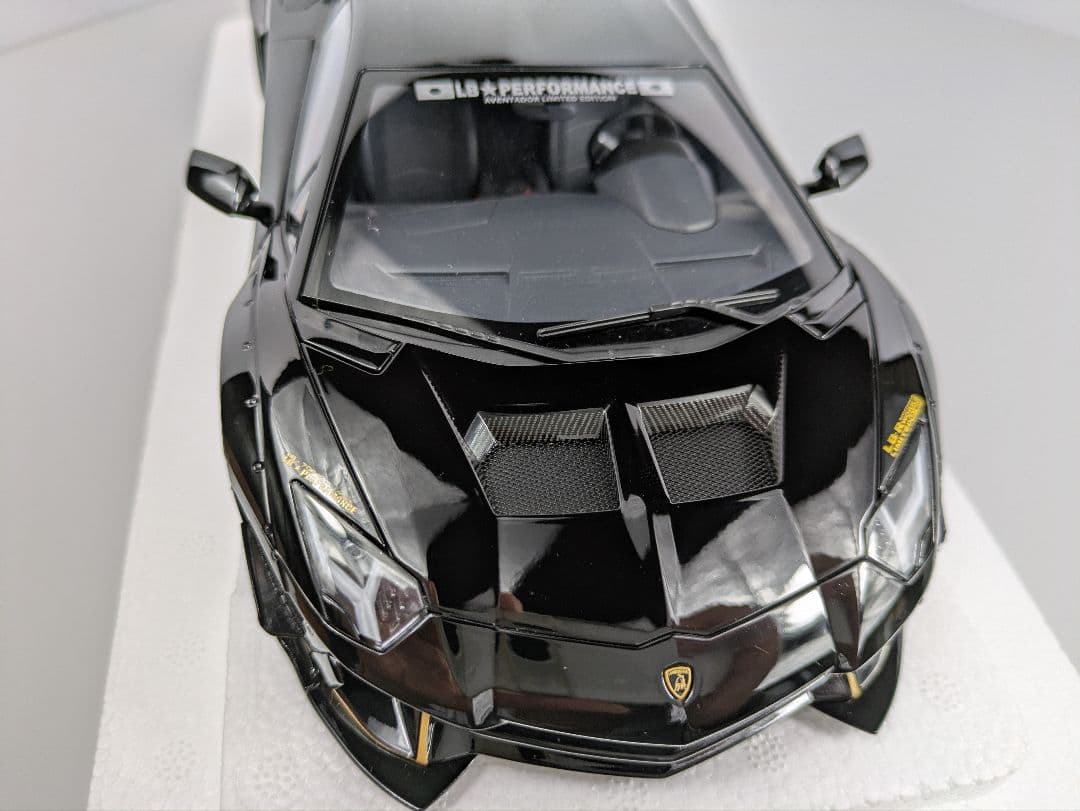 1/18　ミニカー ランボルギーニ　アヴェンタドール リバティウォーク Aa