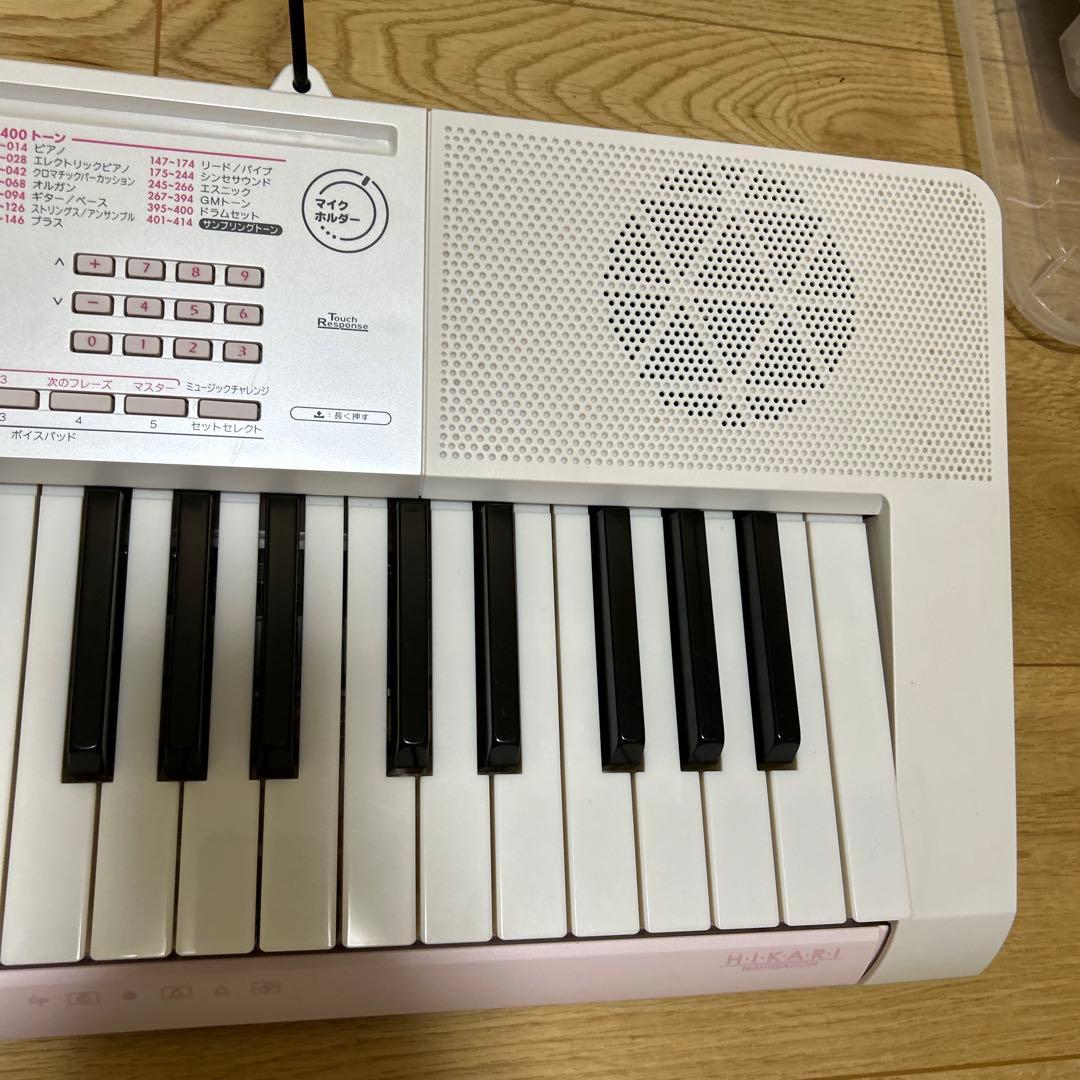 CASIO LK-111 ホワイト 電子キーボード　光ナビゲーション　直接引渡可