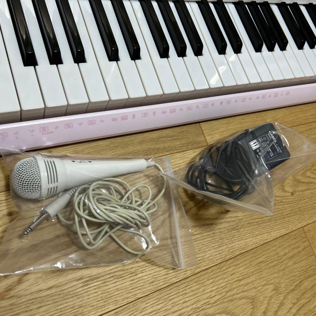 CASIO LK-111 ホワイト 電子キーボード　光ナビゲーション　直接引渡可