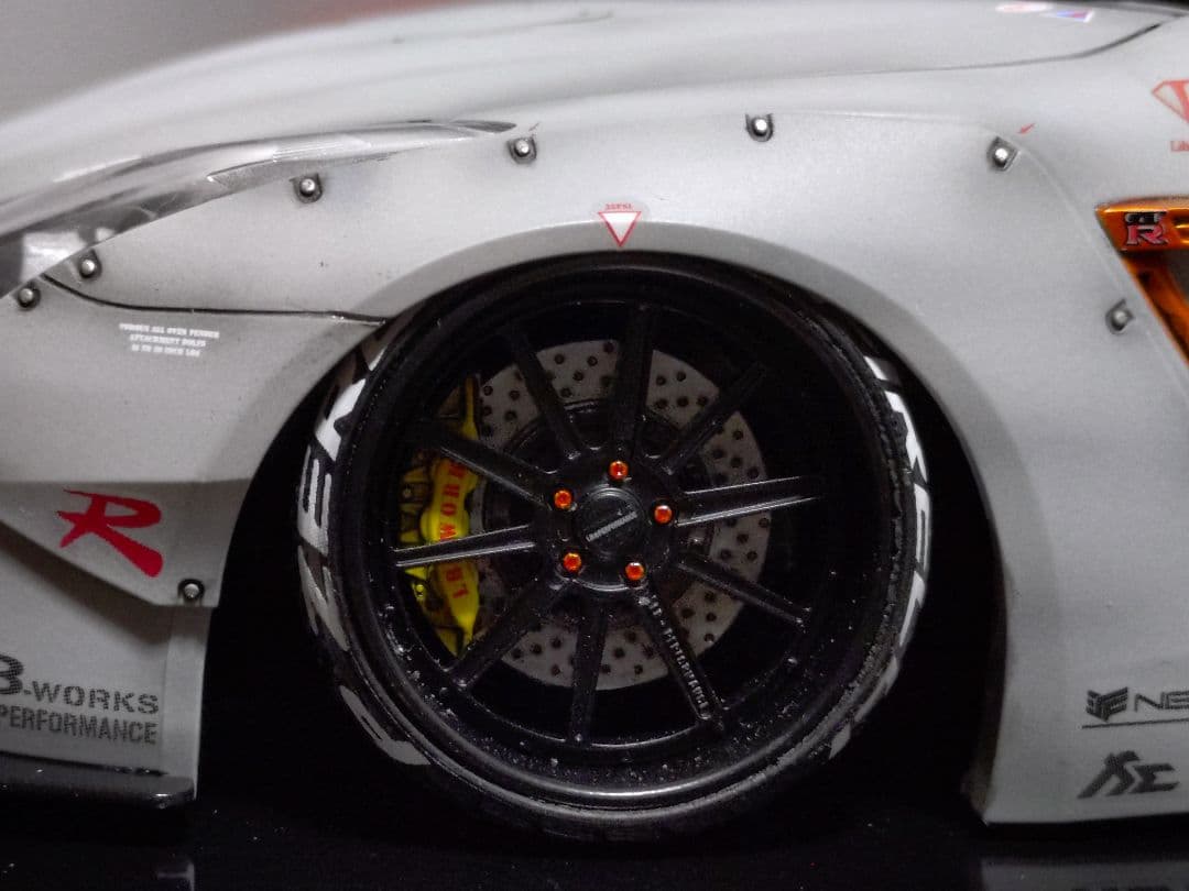 1/24 プラモデル完成品 R35 GT-R リバティーウォーク 戦闘機カラー