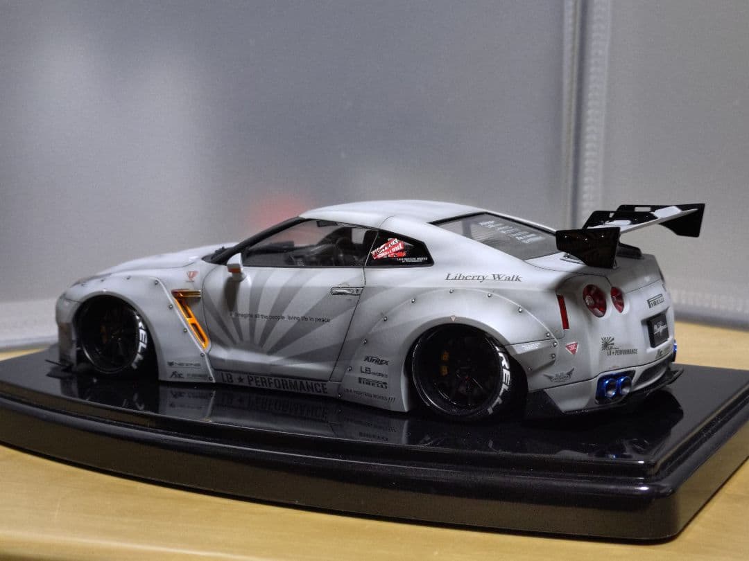 1/24 プラモデル完成品 R35 GT-R リバティーウォーク 戦闘機カラー