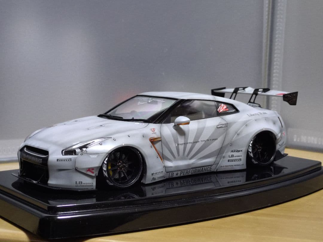 1/24 プラモデル完成品 R35 GT-R リバティーウォーク 戦闘機カラー