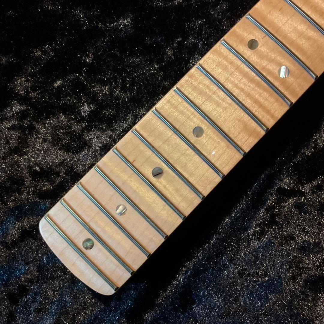 カナダ産フレイムメイプル　エレキギターネック　ストラトキャスター　ナチュラル