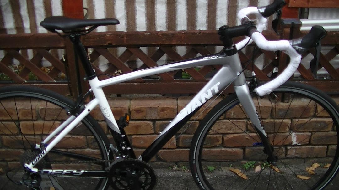 GIANT DEFY3 R2000クラリス　16速　ロードバイク