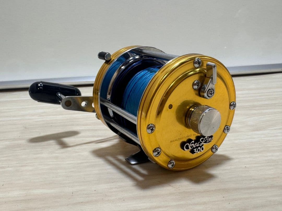 Sealine 両軸リール 300モデル 金色と青色