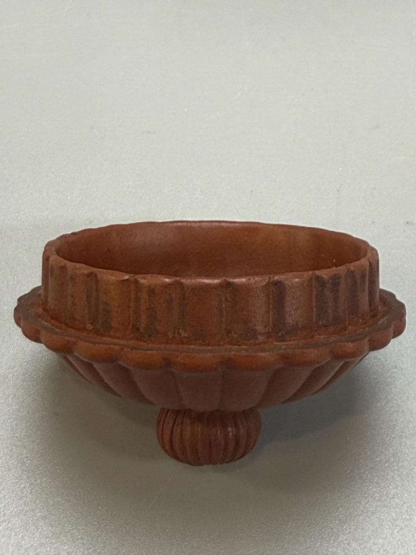 中国茶器　紫砂壺　宜興 在銘 朱泥 菊形 急須 底款：顧景舟