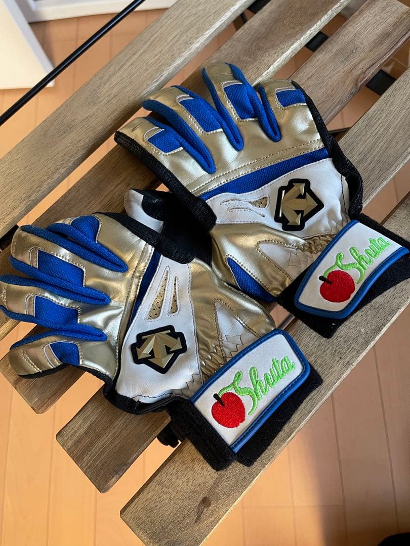 西武ライオンズ外崎選手　実使用バッティンググローブ